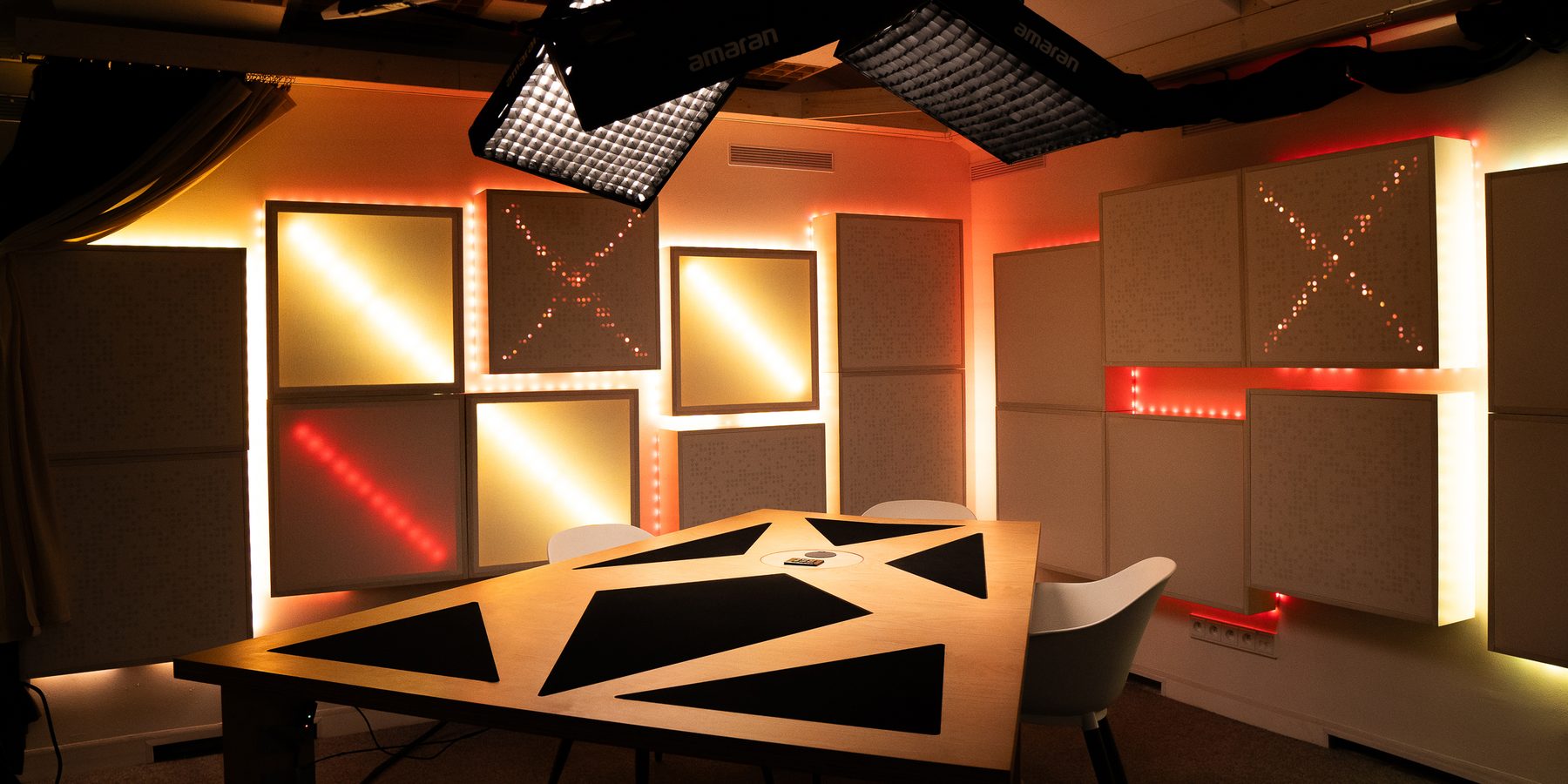 Studio Loud & Clear – nálada